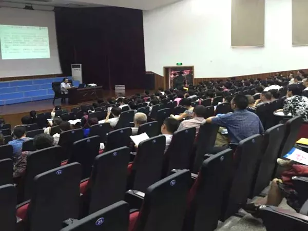 2016年湟川中学高考志愿填报公益讲座